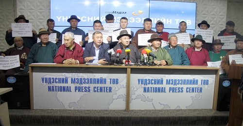 “Отрын бүс нутагт лиценз олгосныг Өвөрхангай аймгийн иргэд эсэргүүцэж байна”